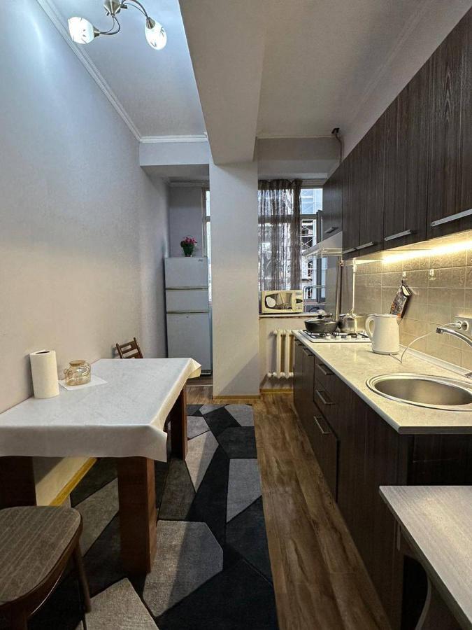 1-Room Apart. 21 On Usenbaeva 52 Near Eurasia Shopping Center Bishkek Exterior foto