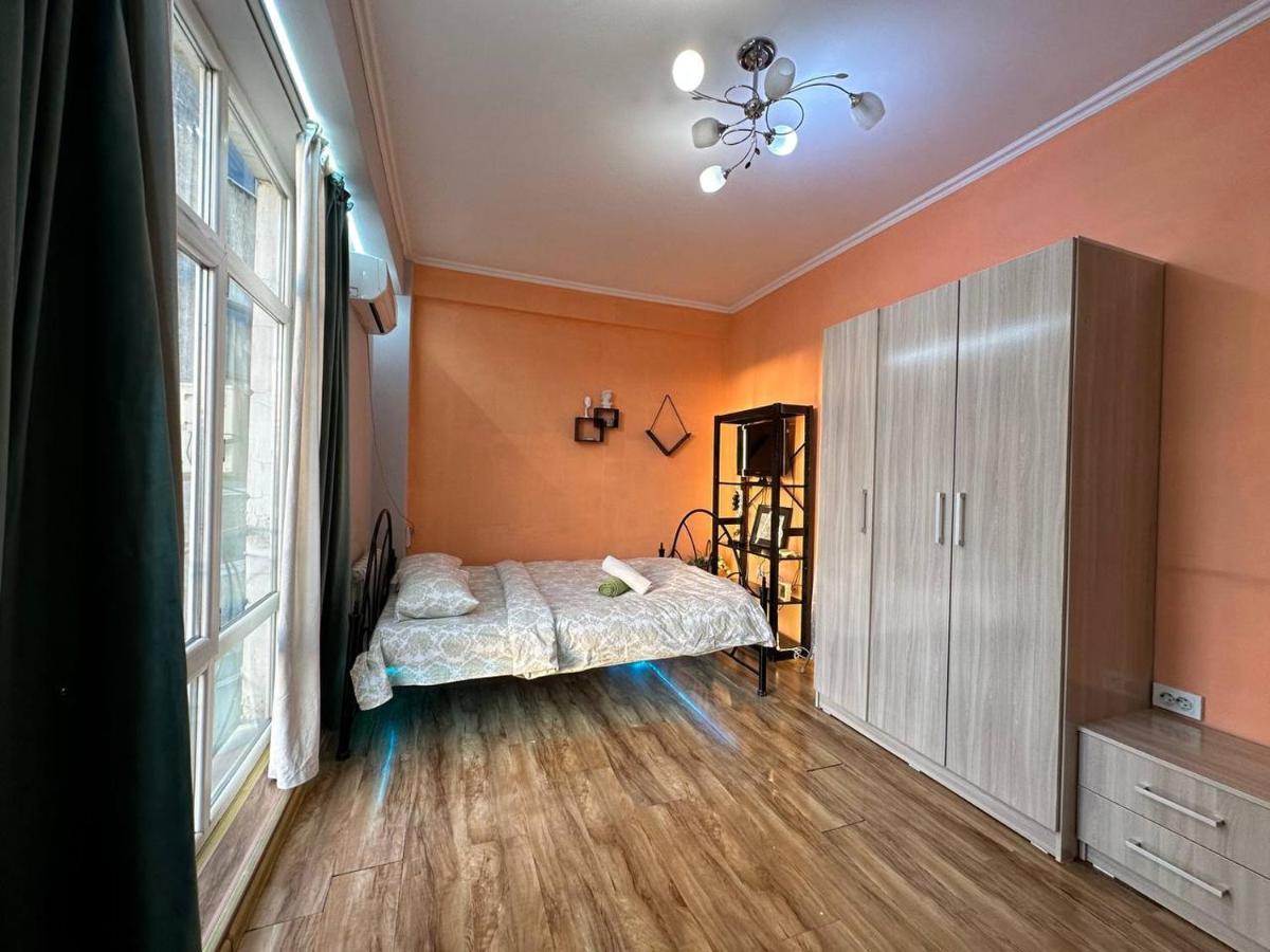 1-Room Apart. 21 On Usenbaeva 52 Near Eurasia Shopping Center Bishkek Exterior foto