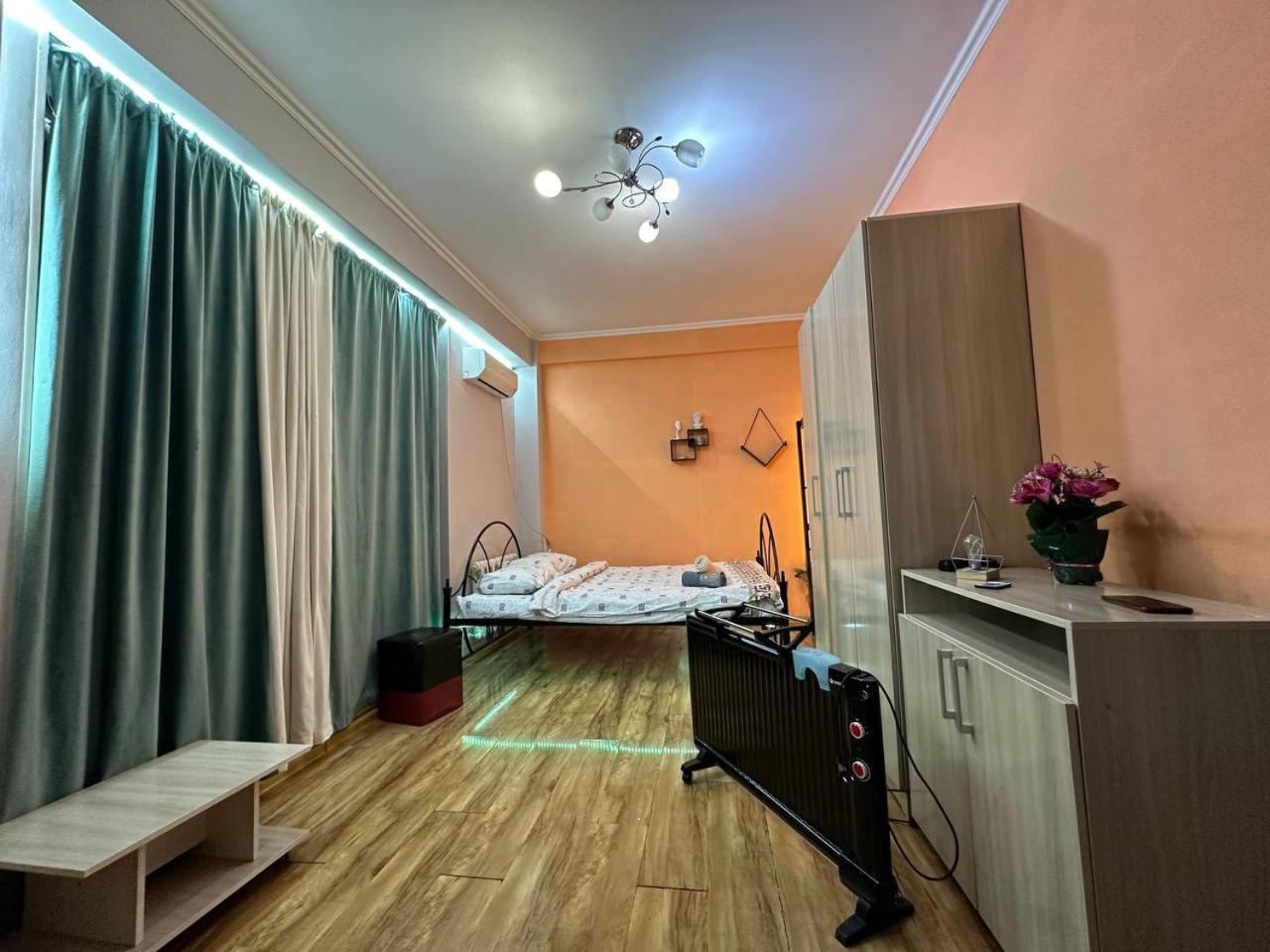 1-Room Apart. 21 On Usenbaeva 52 Near Eurasia Shopping Center Bishkek Exterior foto